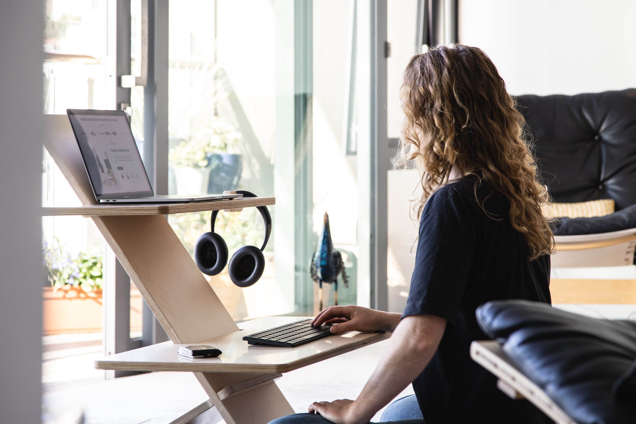 reviews best standing desk for small space apartment